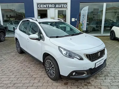 Usata Peugeot 2008 Active 102 CV (75 kW) 2019 Bianco SUV