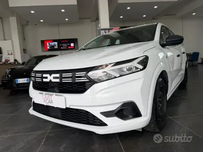 Usado Dacia Sandero Essentiel 101 CV (74 kW) 2023 Blanco Berlina