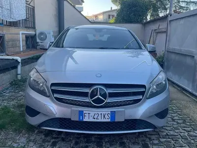 Usata Mercedes A180 109 CV (80 kW) 2015 Grigio Utilitaria