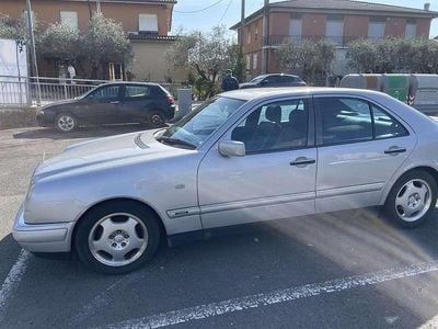 Usata Mercedes E200 Avantgarde 136 CV (100 kW) 1995 Berlina