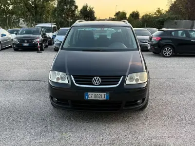 Käytetty VW Touran Trendline 140 HP (102 kW) 2006 Musta Tila-auto
