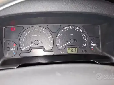 Usata Land Rover Discovery 138 CV (101 kW) 2004 Bianco SUV