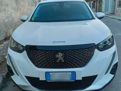 Usata Peugeot 2008 Allure 131 CV (96 kW) 2021 Bianco SUV