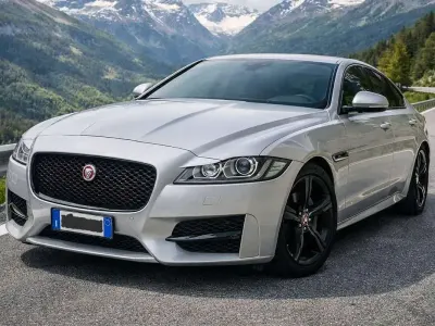 Usata Jaguar XF R-Sport 241 CV (177 kW) 2018 Berlina