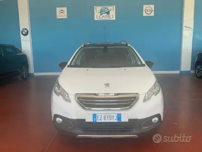 Usata Peugeot 2008 Allure 99 CV (72 kW) 2015 Bianco SUV