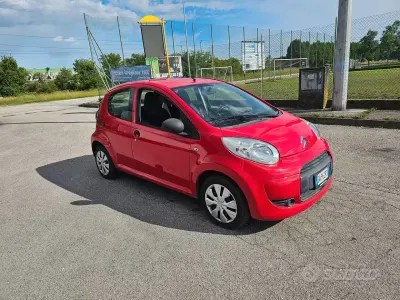Usado Citroën C1 Style 68 CV (50 kW) 2009 Rojo Utilitario