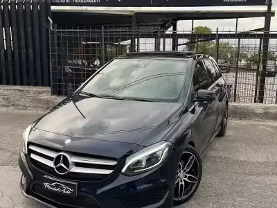 Usata Mercedes B180 Premium 109 CV (80 kW) 2017 Blu Monovolume