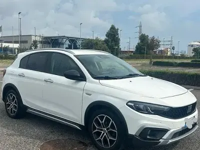 Usata Fiat Tipo Cross 95 CV (69 kW) 2021 Bianco Berlina