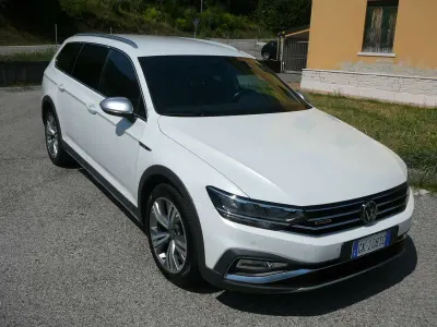 Usata VW Passat Alltrack 200 CV (147 kW) 2022 Bianco Station wagon