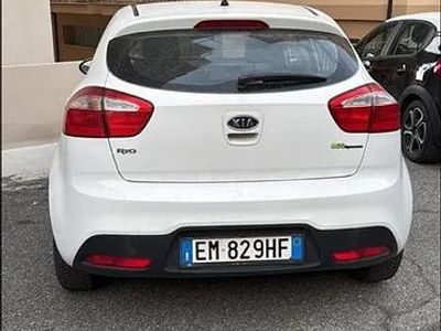 Usata Kia Rio 75 CV (55 kW) 2012 Bianco Utilitaria