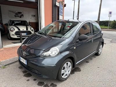 Usata Toyota Aygo 67 CV (49 kW) 2007 Grigio Utilitaria