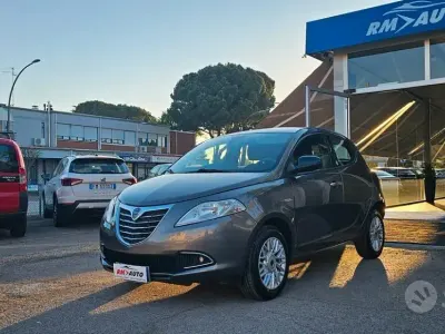 Begagnad Lancia Ypsilon 80 HK (58 kW) 2015 Grå Halvkombi