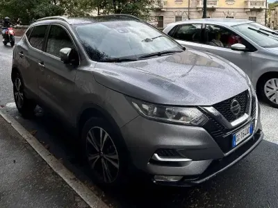 Usata Nissan Qashqai N-Connecta 140 CV (102 kW) 2021 Grigio SUV
