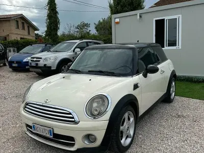 Usata Mini Cooper D 109 CV (80 kW) 2007 Bianco Utilitaria