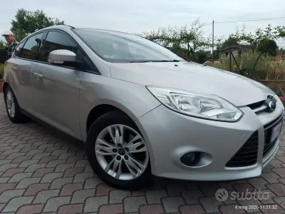 Usado Ford Focus Titanium 115 HP (84 kW) 2012 Cinzento Sedan