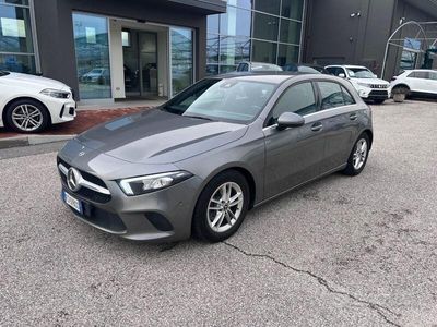 Usata Mercedes A180 Business 116 CV (85 kW) 2018 Gray Berlina