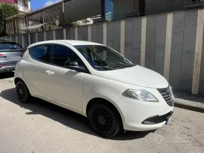 Usata Lancia Ypsilon 69 CV (50 kW) 2014 Bianco Utilitaria