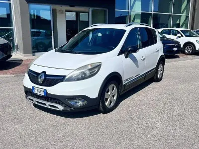 Usata Renault Scenic E-Tech XMOD 110 CV (80 kW) 2014 Bianco Monovolume
