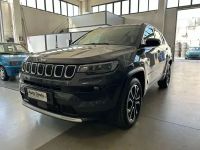 Occasion Jeep Compass Limited 131 ch (96 kW) 2023 Gris SUV