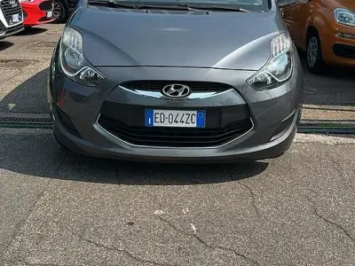 Usata Hyundai ix20 Comfort 90 CV (66 kW) 2011 Grigio Utilitaria