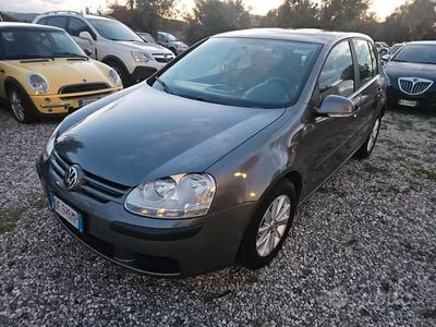 Begagnad VW Golf V Comfortline 105 HK (77 kW) 2007 Brun Sedan