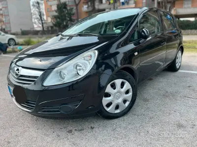 Usata Opel Corsa Club 85 CV (62 kW) 2010 Nero Utilitaria