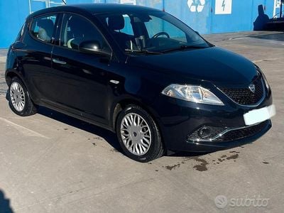 Usata Lancia Ypsilon 69 CV (50 kW) 2017 Nero Utilitaria