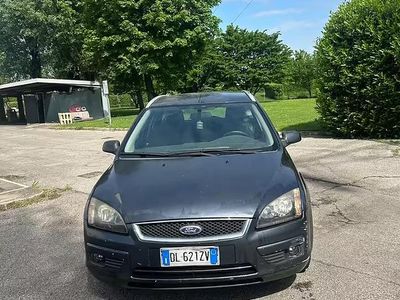 Usata Ford Focus Ghia 90 CV (66 kW) 2008 Blu Station wagon