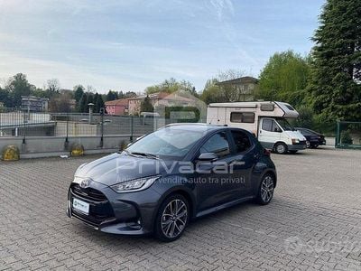 Usata Toyota Yaris Hybrid Lounge 92 CV (67 kW) 2024 Grigio Utilitaria