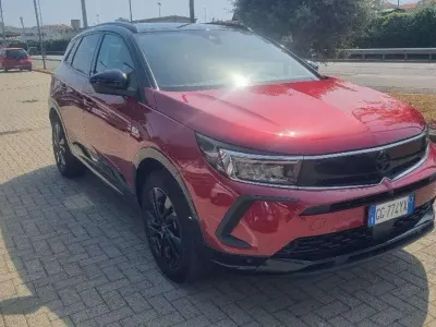 Usata Opel Grandland X GS Line 131 CV (96 kW) 2022 Bordeaux SUV