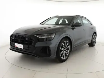 Usata Audi Q8 Sport 286 CV (210 kW) 2020 Grigio daytona perlato SUV