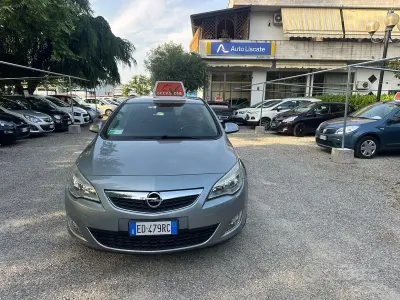 Usata Opel Astra Cosmo 125 CV (91 kW) 2010 Grigio Berlina