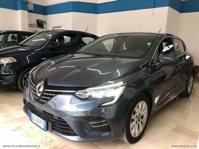 Usata Renault Clio V Intens 101 CV (74 kW) 2021 Grigio Berlina