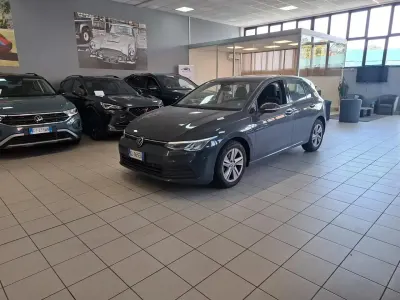 Usata VW Golf VIII 116 CV (85 kW) 2022 Grigio Berlina