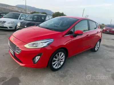 Usata Ford Fiesta 75 CV (55 kW) 2019 Rosso Utilitaria