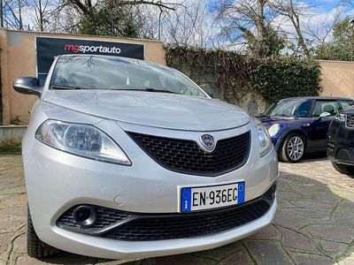 Usata Lancia Ypsilon 69 CV (50 kW) 2012 Argento Utilitaria