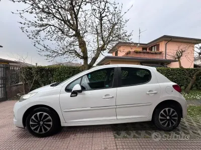 Usata Peugeot 207 73 CV (53 kW) 2012 Bianco Berlina