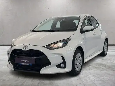 Usata Toyota Yaris Active 72 CV (52 kW) 2023 Super white Utilitaria