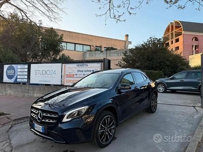 Usata Mercedes GLA200 135 CV (99 kW) 2018 Blu SUV