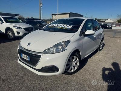 Usata Peugeot 208 Active 67 CV (49 kW) 2015 Bianco Utilitaria