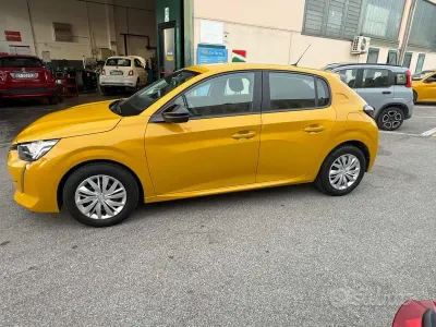Usata Peugeot 208 Active 75 CV (55 kW) 2023 Giallo Utilitaria