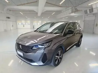 Begagnad Peugeot 3008 Allure 130 HK (95 kW) 2023 SUV