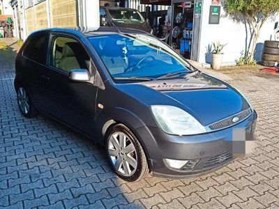 Begagnad Ford Fiesta Collection 2005 Grå Halvkombi