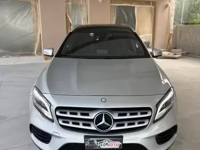 Usata Mercedes GLA200 136 CV (100 kW) 2017 Grigio SUV