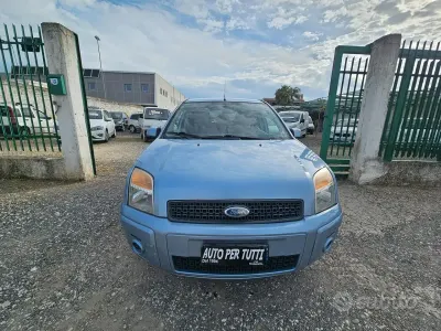 Usata Ford Fusion Collection 68 CV (50 kW) 2006 Blu Utilitaria