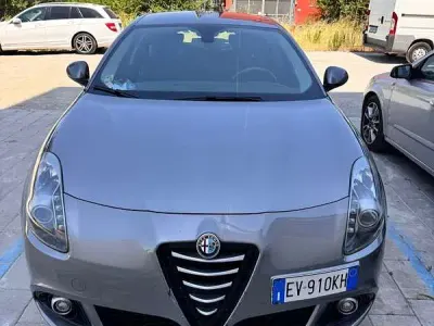 Usata Alfa Romeo Giulietta Distinctive 120 CV (88 kW) 2014 Grigio Utilitaria