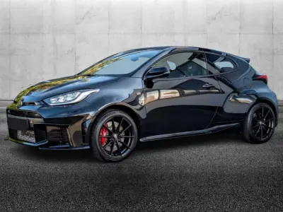 Usata Toyota Yaris 280 CV (205 kW) 2024 Nero Utilitaria
