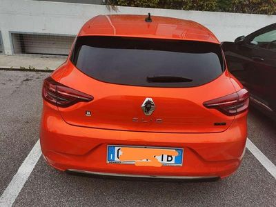 Usata Renault Clio V Techno 91 CV (66 kW) 2023 Arancione Berlina