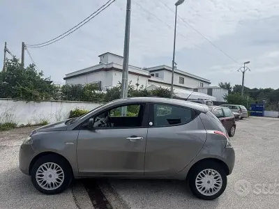 Usata Lancia Ypsilon 80 CV (58 kW) 2014 Grigio Utilitaria