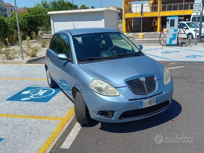 Usata Lancia Ypsilon 60 CV (44 kW) 2007 Bluazzurro Utilitaria